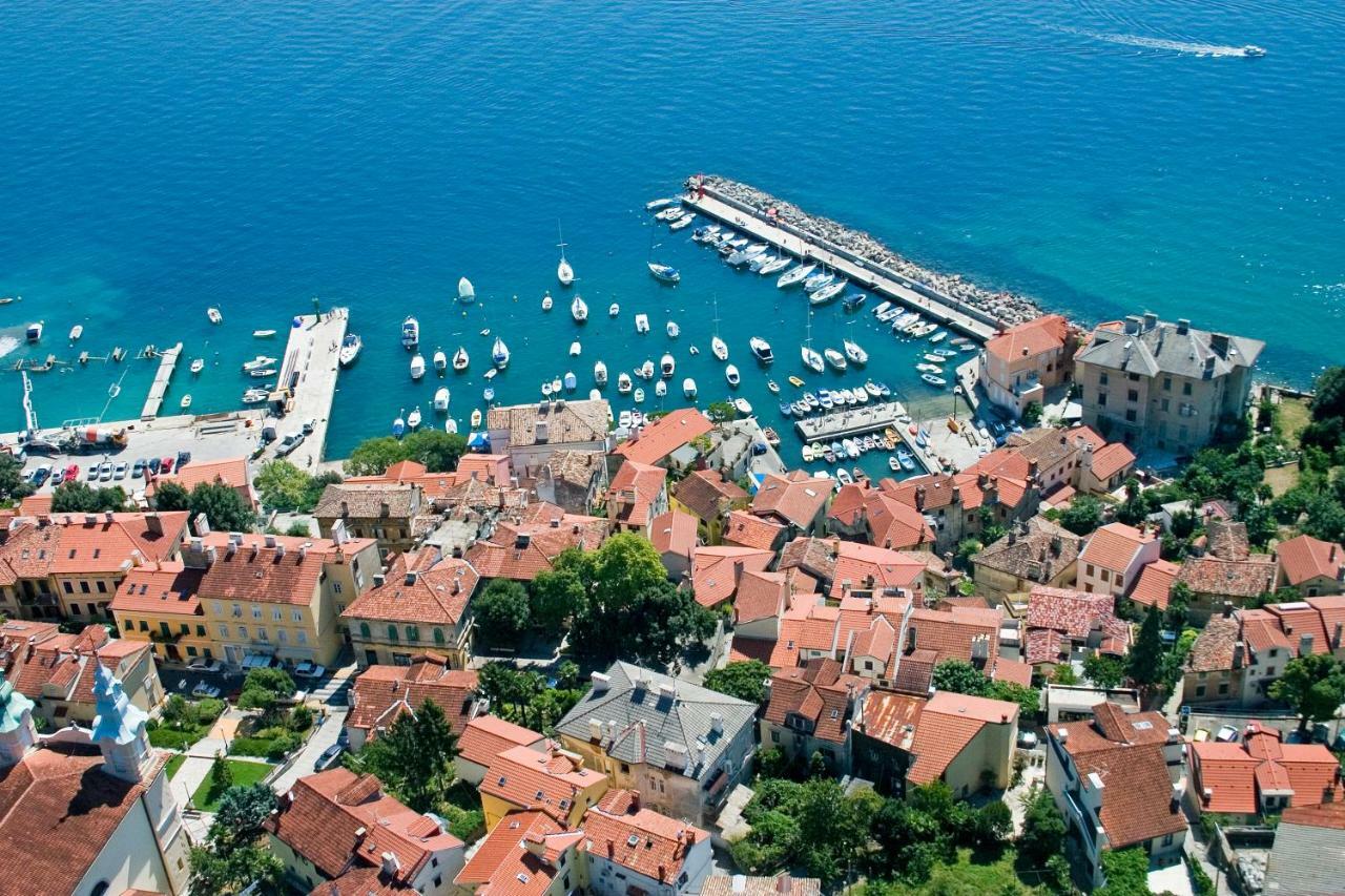 Apartments Anita Near Opatija With Private Parking Матульи Экстерьер фото